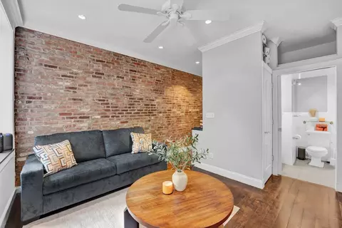 200 E 11th St, New York, NY 10003