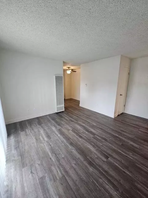 4918 N 9th St, Fresno, CA 93726