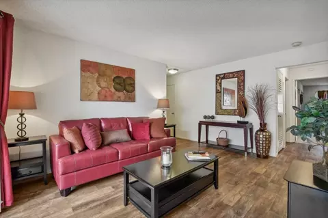 2763 River Plaza Dr, Sacramento, CA 95833