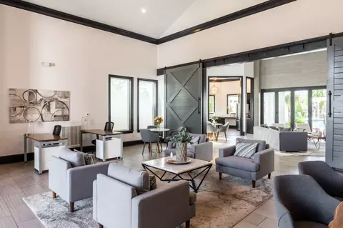 4800 Oak St, Kansas City, MO 64112