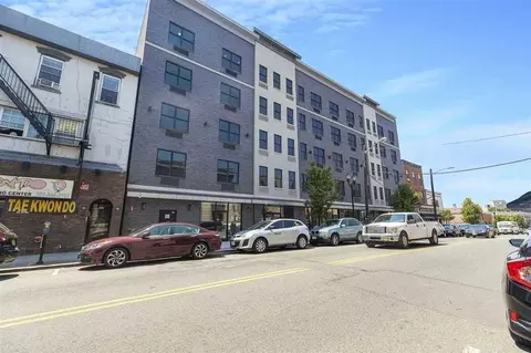 515 32nd St, Union City, NJ 07087
