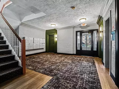 2374 Euclid Heights Blvd, Cleveland Heights, OH 44106