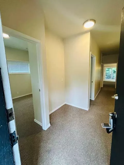 3638 Meridian Ave N, Seattle, WA 98103