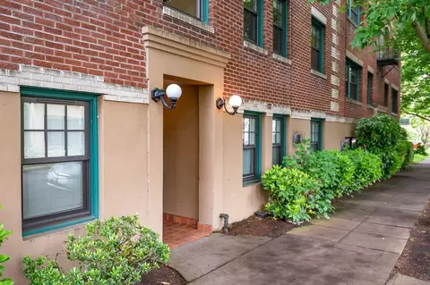 3046 NE Holladay St, Portland, OR 97232