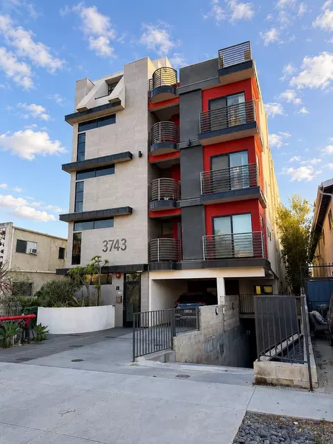 3743 Midvale Ave, Los Angeles, CA 90034