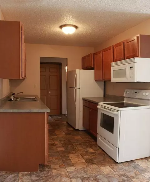 2800 7th St SW, Minot, ND 58701