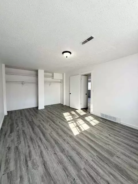4918 Ames Ave, Omaha, NE 68104