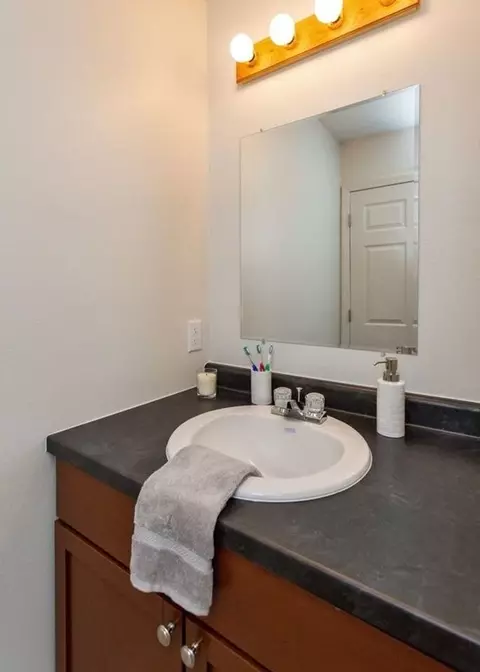 4251 Grandview Ave, Des Moines, IA 50317