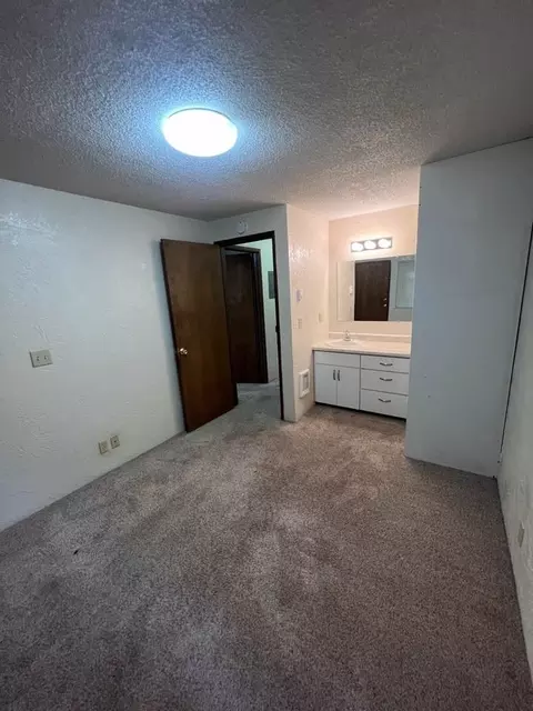 1360 Alder St, Eugene, OR 97401 photo 11