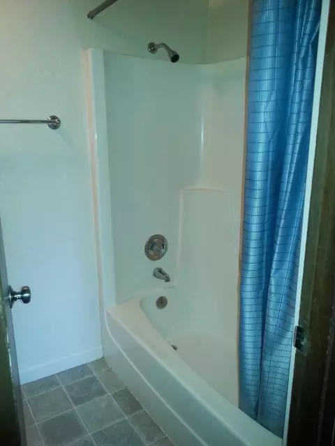 1360 Alder St, Eugene, OR 97401 photo 3