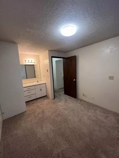 1360 Alder St, Eugene, OR 97401 photo 8
