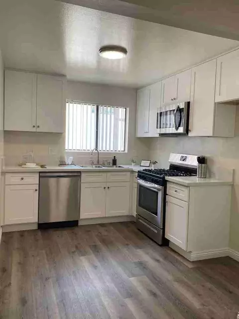 8608 Foothill Blvd, Los Angeles, CA 91040