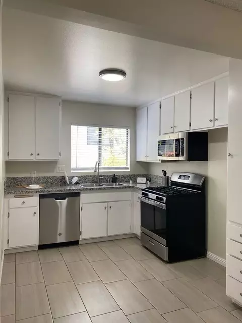 8608 Foothill Blvd, Los Angeles, CA 91040