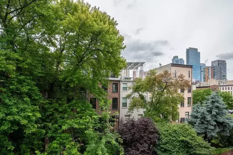 W 48th St, New York, NY 10036