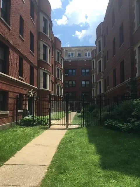 1407 W Sherwin Ave, Chicago, IL 60626