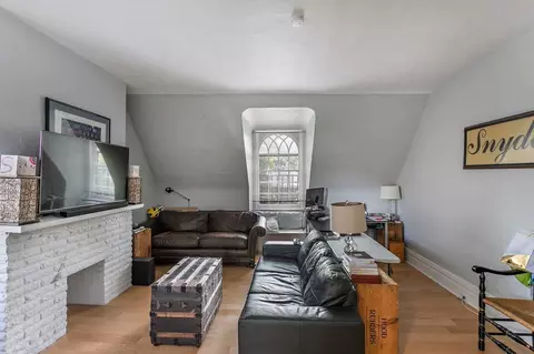5916 Howe St, Pittsburgh, PA 15232