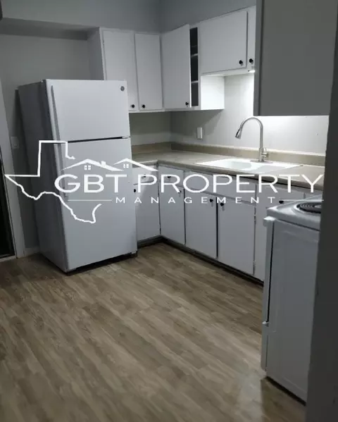 1100 S Main St, Shamrock, TX 79079