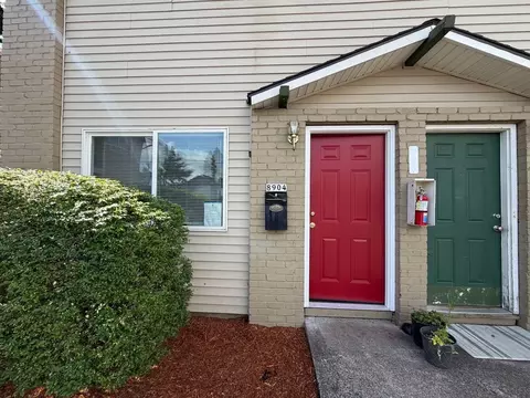 8902 SE Woodstock Blvd, Portland, OR 97266