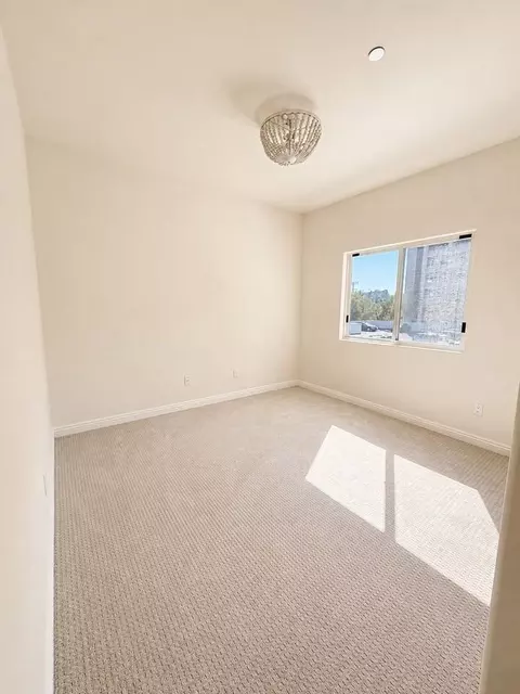 15225 Dickens St, Los Angeles, CA 91403