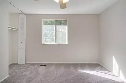 615 Regency Dr, Charlotte, NC 28211