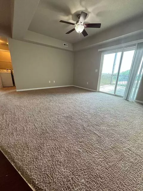 250 W Hills Ln, Waterloo, IA 50701