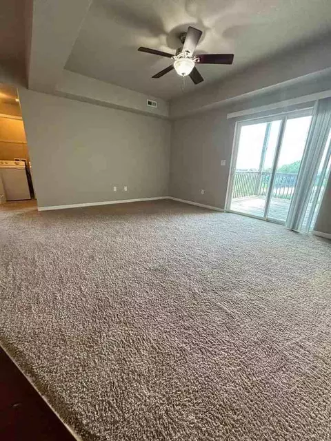 250 W Hills Ln, Waterloo, IA 50701