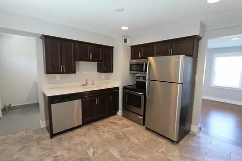 3057 S 41st St, Omaha, NE 68105