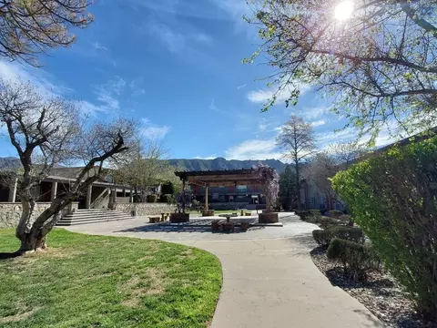 200 Shadow Mountain Dr, El Paso, TX 79912
