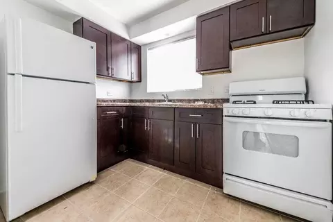 8901 S Cottage Grove Ave, Chicago, IL 60619