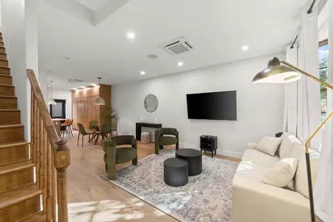141 E 33rd St, New York, NY 10016