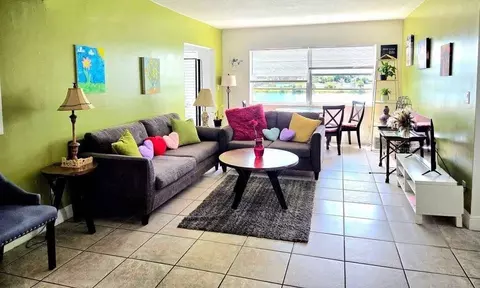 1060 Crystal Lake Dr, Pompano Beach, FL 33064