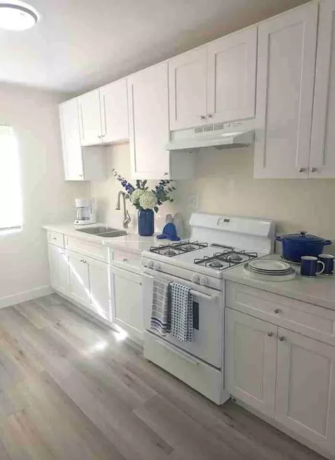 1164 E Market St, Long Beach, CA 90805