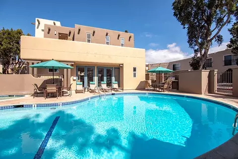 2600 Kremeyer Cir, Carlsbad, CA 92008