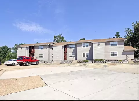 1050 Plaza Ct N, Saint Clair, MO 63077