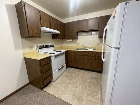 910 E Adams St, Washington, IA 52353