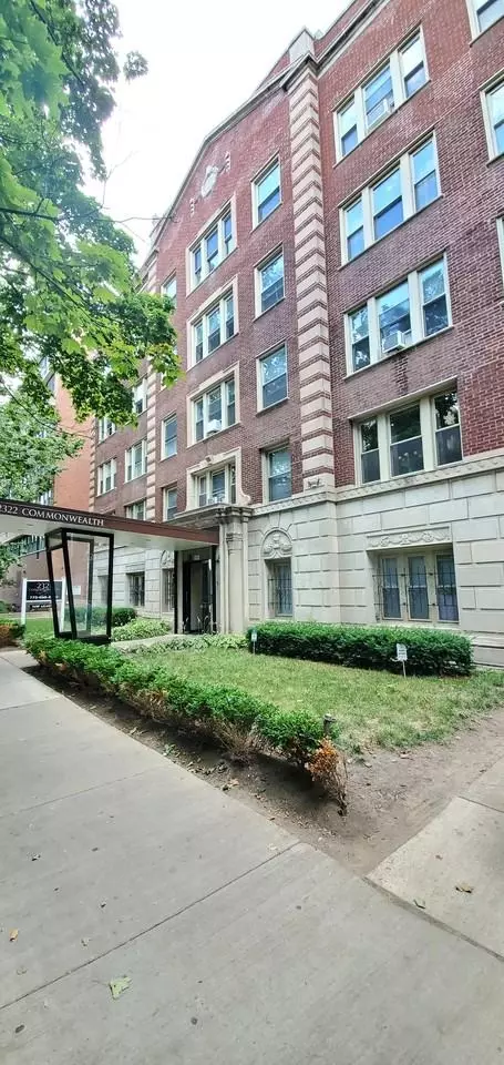 2322 N Commonwealth Ave, Chicago, IL 60614 photo 10