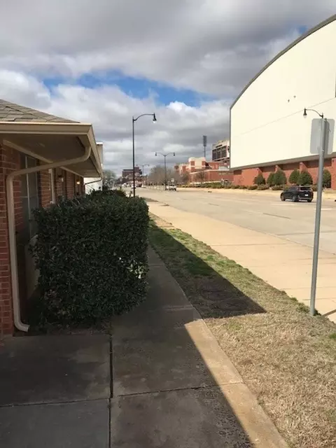 310 E Lindsey St, Norman, OK 73069