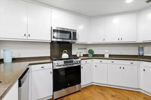 10745 N De Anza Blvd, Cupertino, CA 95014