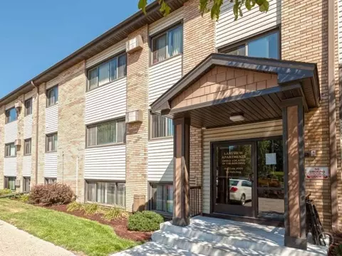 730 10th St NW, Arden Hills, MN 55112