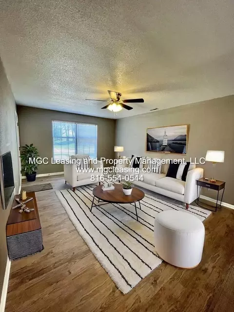 2105 SW 8th St, Blue Springs, MO 64015