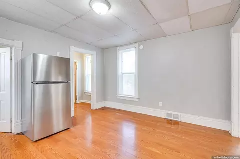 218 E 8th St, Kaukauna, WI 54130