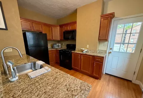 709 Bellefonte St, Pittsburgh, PA 15232