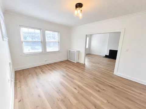 12463 Cedar Rd, Cleveland Heights, OH 44106