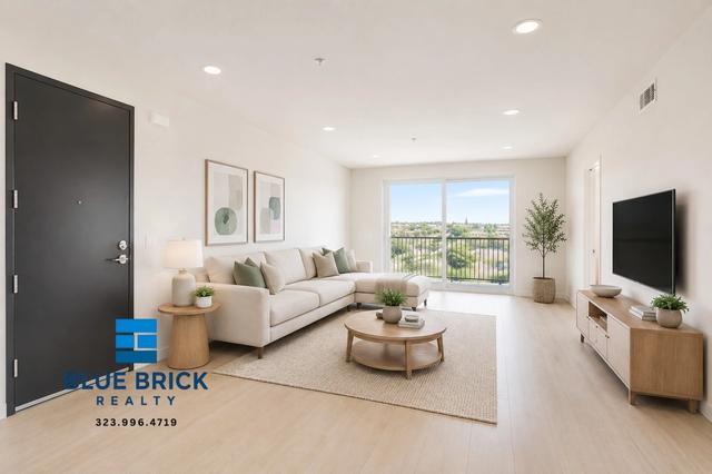 326 Robinson St, Los Angeles, CA 90026