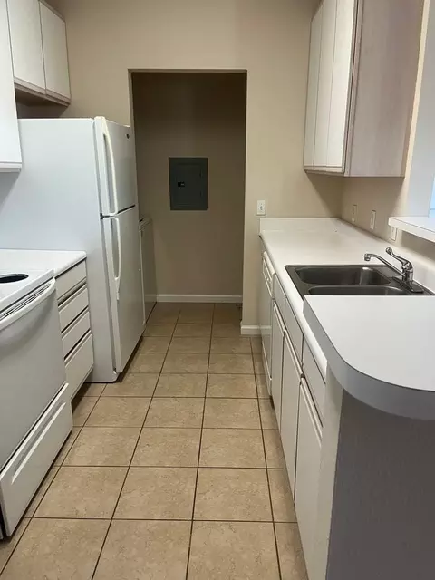 Hillsborough Dr, Omaha, NE 68164