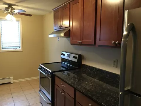 2510 7th Ave E, Maplewood, MN 55109