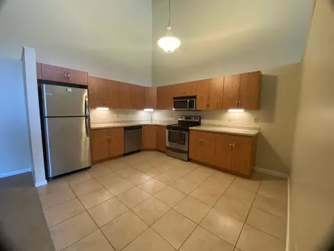 75 Wamsutta St, New Bedford, MA 02740