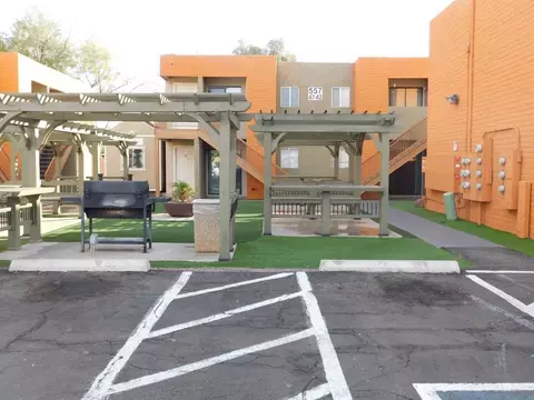 557 W Thurber Rd, Tucson, AZ 85705