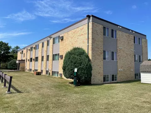 605 505 525 605 705 Park St, Minot, ND 58701