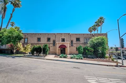 1800 N La Brea Ave, Los Angeles, CA 90046